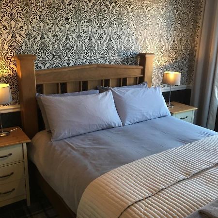 The White Hart Pub And Rooms Cranleigh Ngoại thất bức ảnh