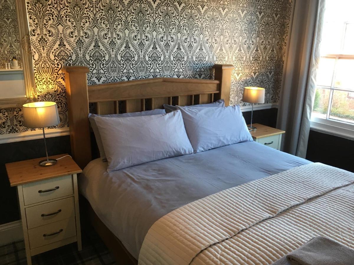 The White Hart Pub And Rooms Cranleigh Ngoại thất bức ảnh