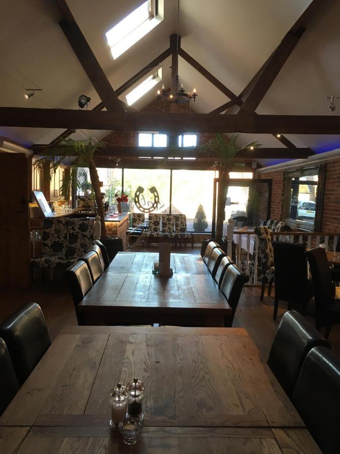 The White Hart Pub And Rooms Cranleigh Ngoại thất bức ảnh
