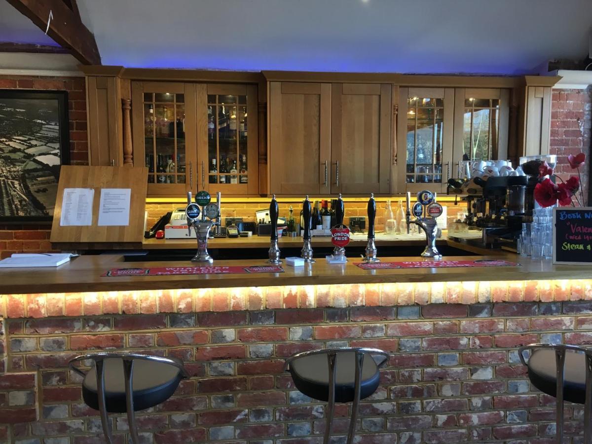 The White Hart Pub And Rooms Cranleigh Ngoại thất bức ảnh